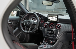 2014-Mercedes-Benz-A45-AMG-Dashboard